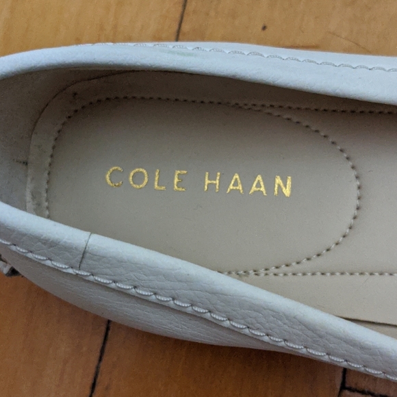 Cole Haan NWOT Ivory Flats Loafer with Buckle 6B - Picture 2 of 8